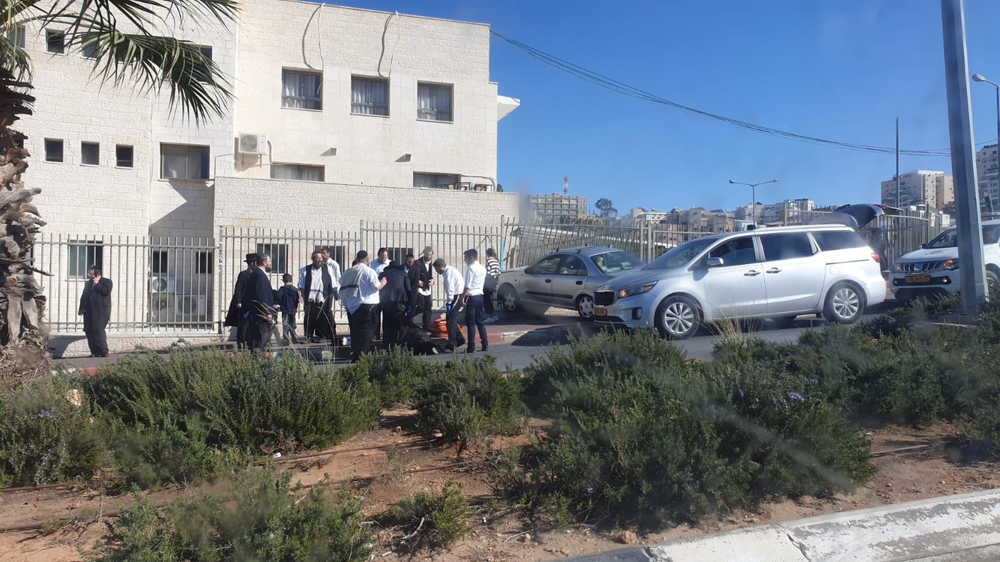 לפני סיום הלימודים: רכב התנגש בגדר החיידר