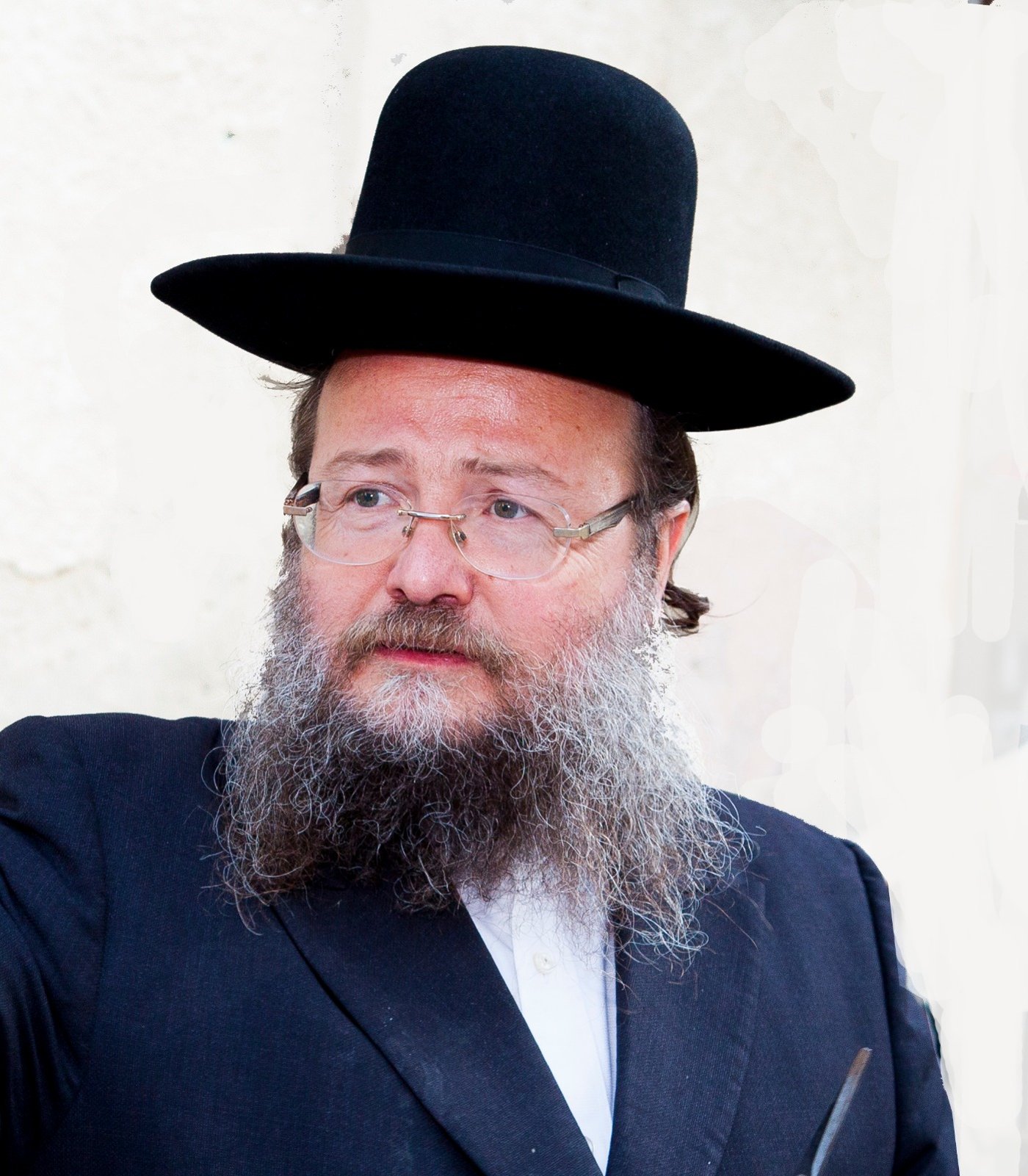 כותב הטור, רב הקהילה החרדית במולדובה, הרב פנחס זלצמן