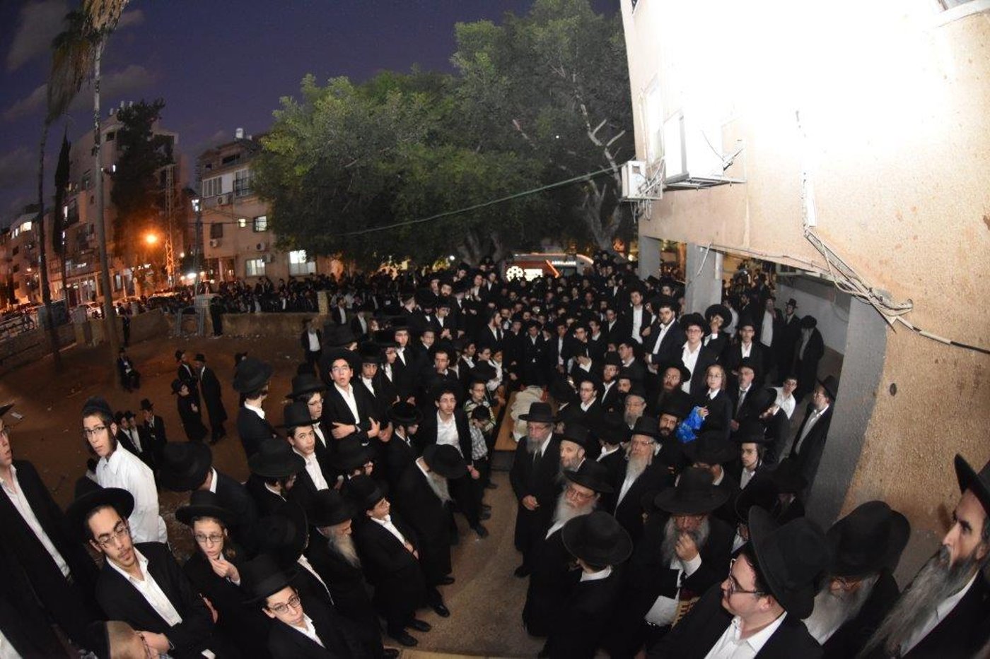 תיעוד: רב העיר ביתר עילית נקבר בבני ברק