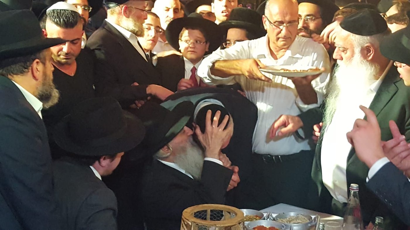 הריקוד הסוער של האדמו"ר רבי דוד אבוחצירא בחתונת נכדתו