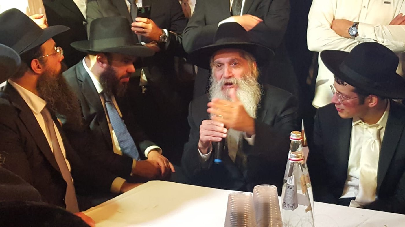 הריקוד הסוער של האדמו"ר רבי דוד אבוחצירא בחתונת נכדתו