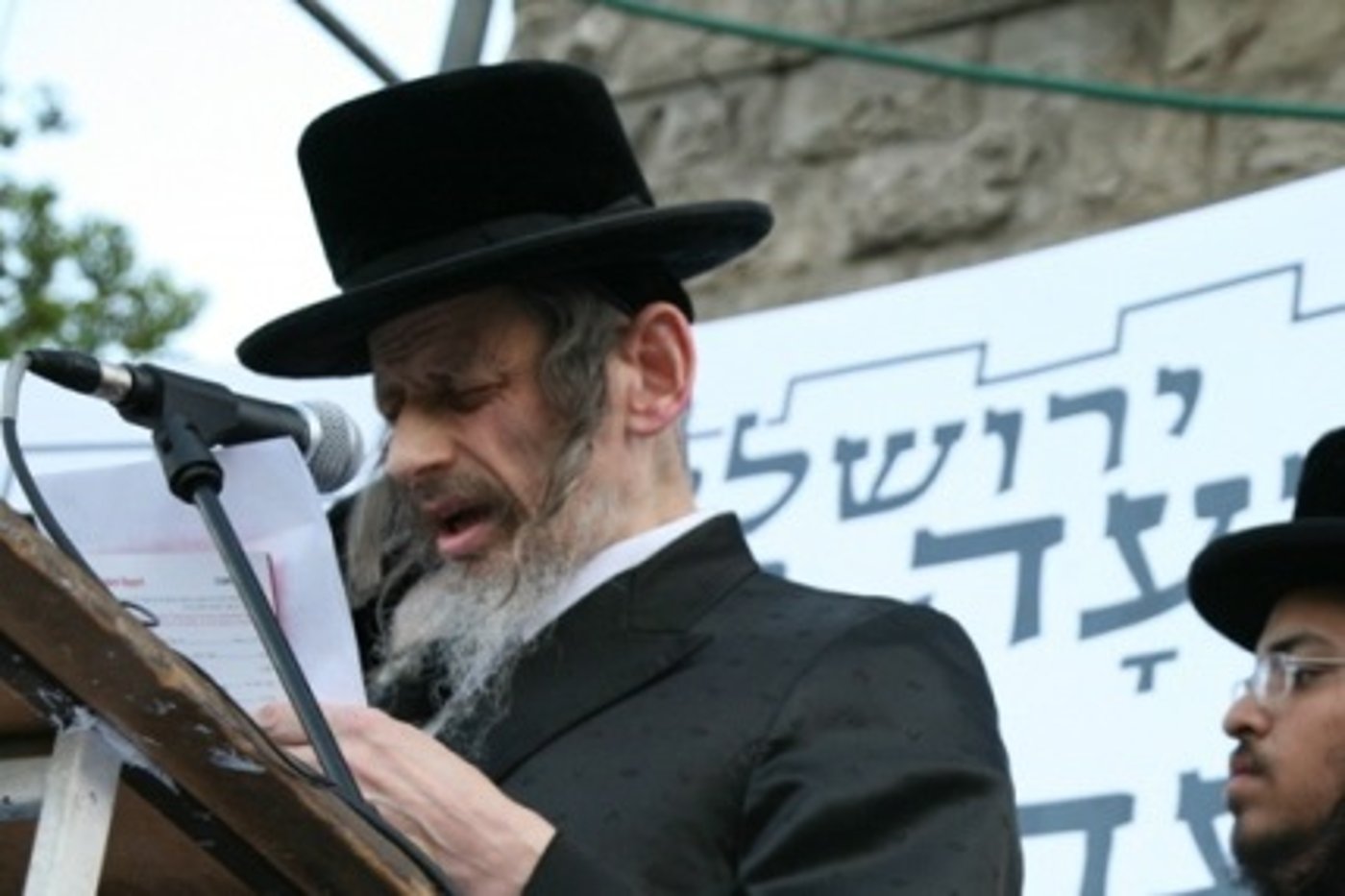 הרב אהרן צבי רומפלר זצ"ל