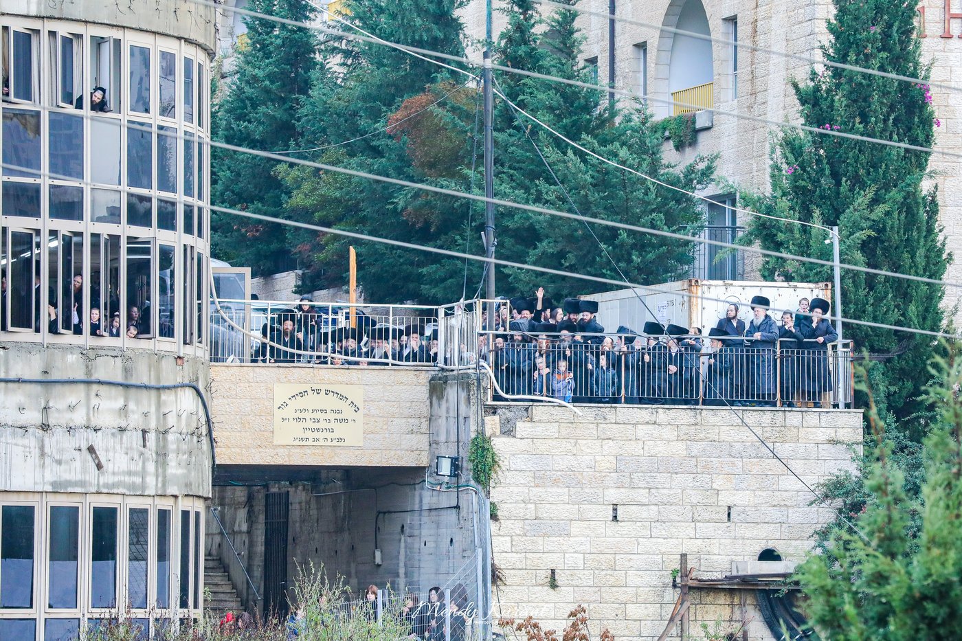 100 רגעים: החב"דניקים תיעדו את החופה בגור