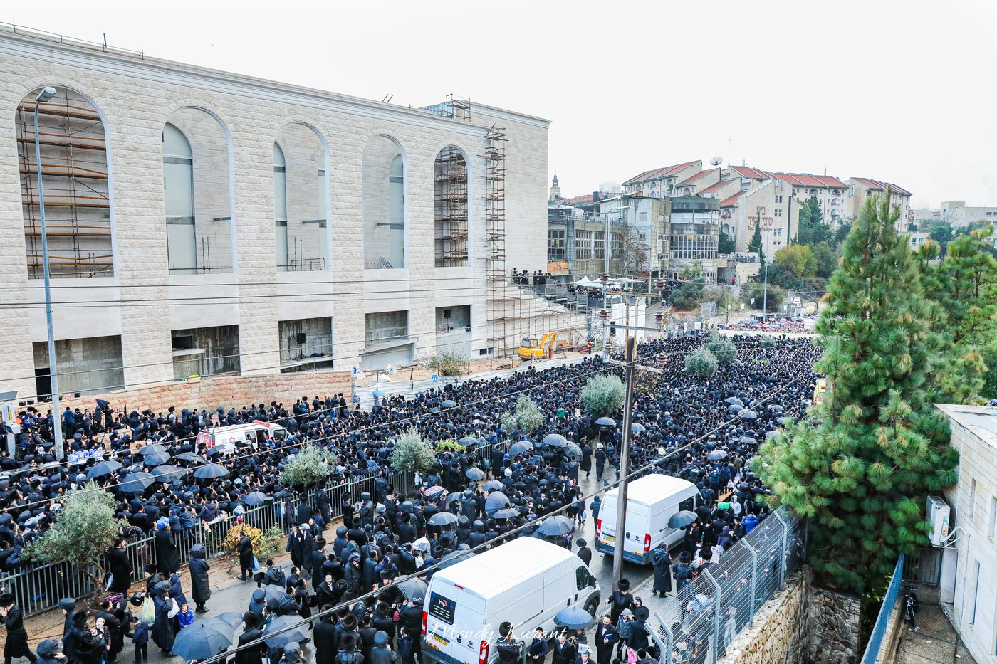 100 רגעים: החב"דניקים תיעדו את החופה בגור