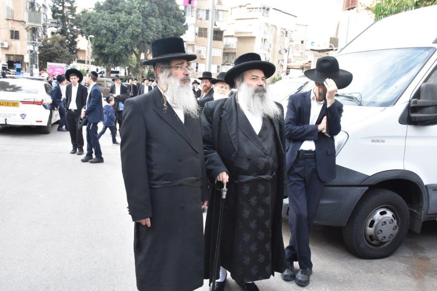 המונים בהלוויתו של הגאון רבי אריה שכטר זצ"ל
