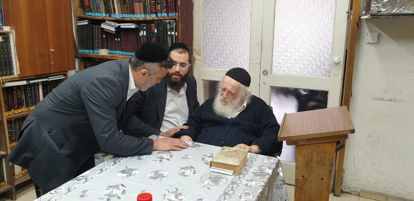 צפו: השחקן עופר הלוי התברך אצל הגר"ח קנייבסקי
