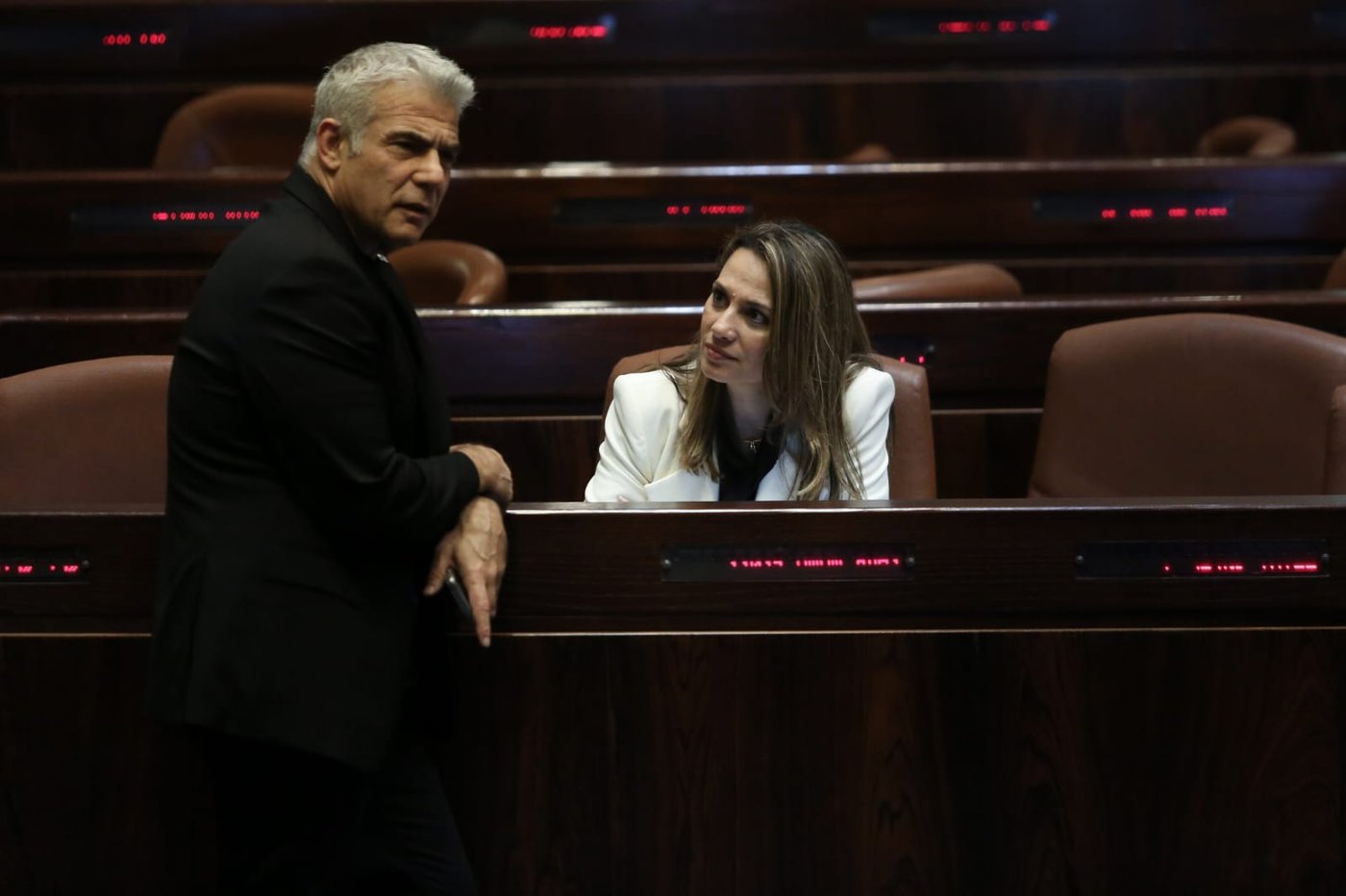 תיעוד: על מה שוחחו אורי מקלב ויאיר לפיד?