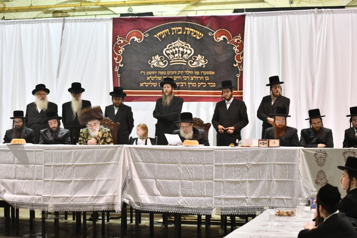 האדמו"רים מויז'ניץ וספינקא ערכו 'חלאקה' לנכדם