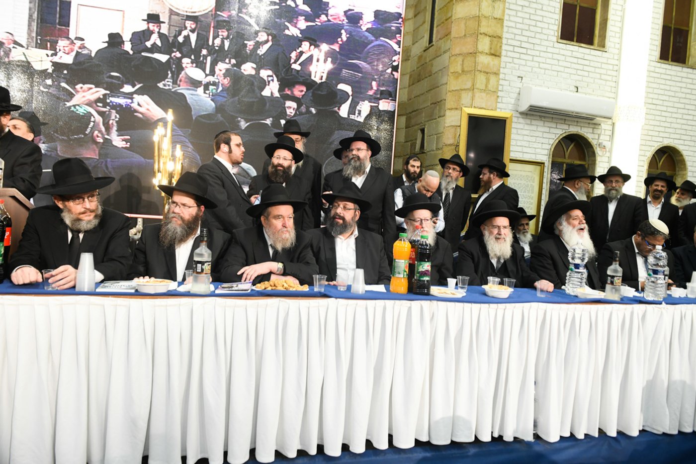י"ט כסלו בכפר חב"ד: צפו בהתוועדות המרכזית