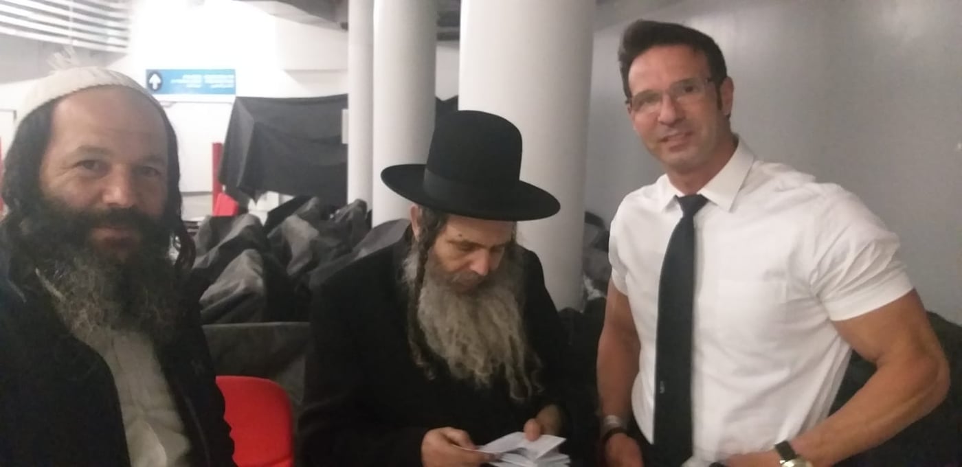 סגן 'מר עולם' יצחק אבישר לרב שלום ארוש: 'בגלל השבת אני רק סגן'