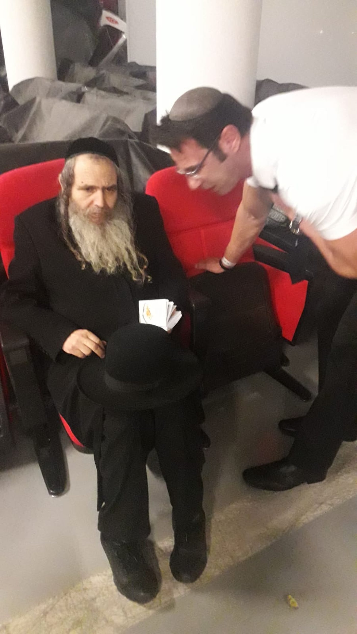 סגן 'מר עולם' יצחק אבישר לרב שלום ארוש: 'בגלל השבת אני רק סגן'
