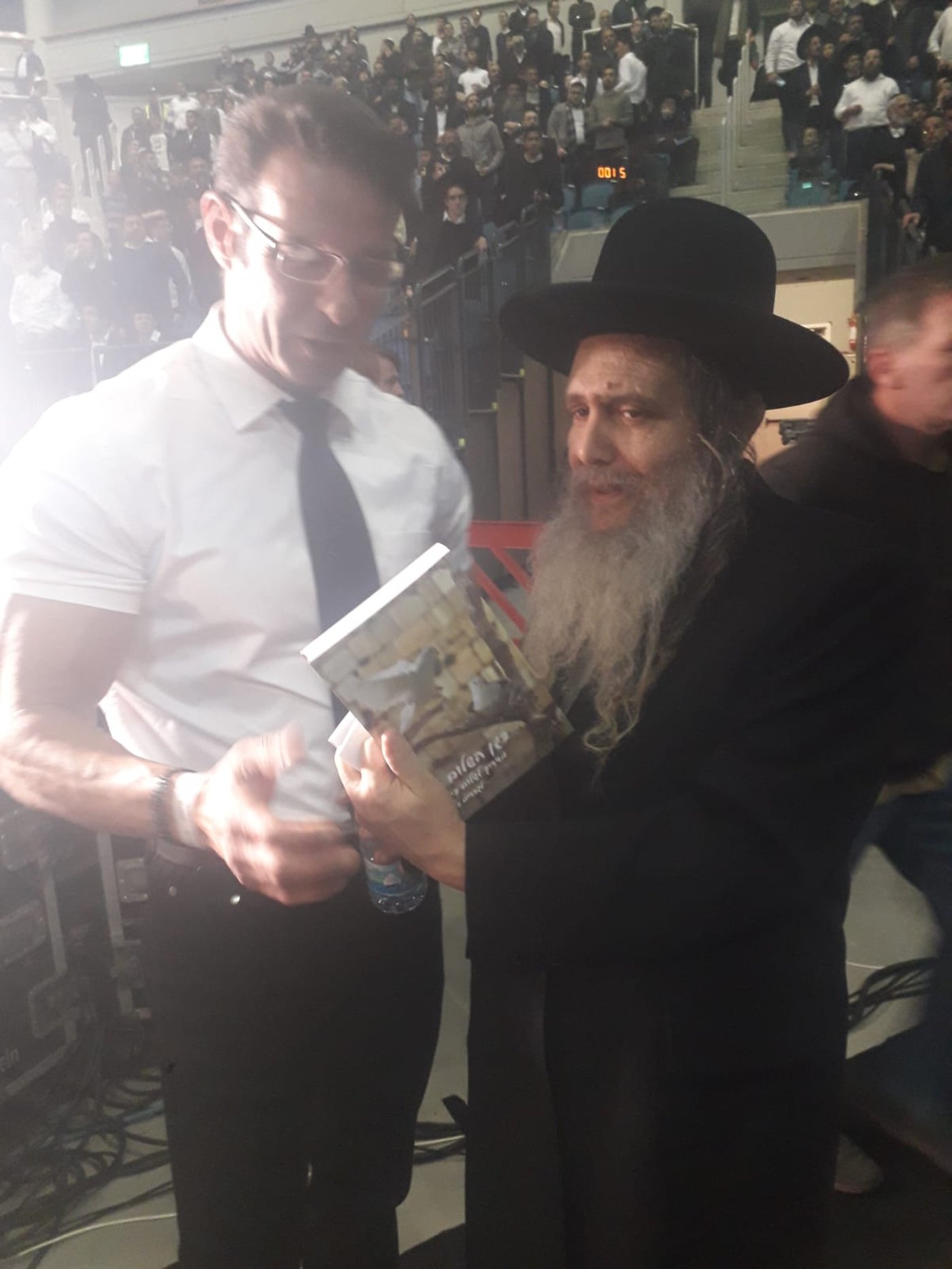 סגן 'מר עולם' יצחק אבישר לרב שלום ארוש: 'בגלל השבת אני רק סגן'