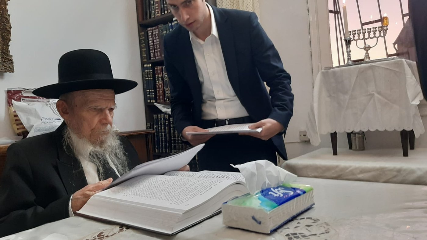 ראש הישיבה הדליק נר ראשון, ושקע בלימוד