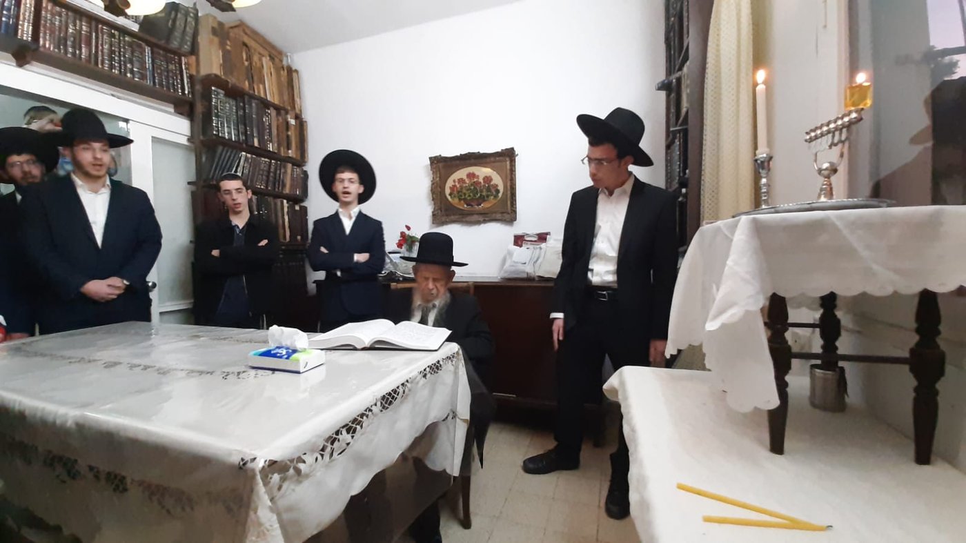 ראש הישיבה הדליק נר ראשון, ושקע בלימוד