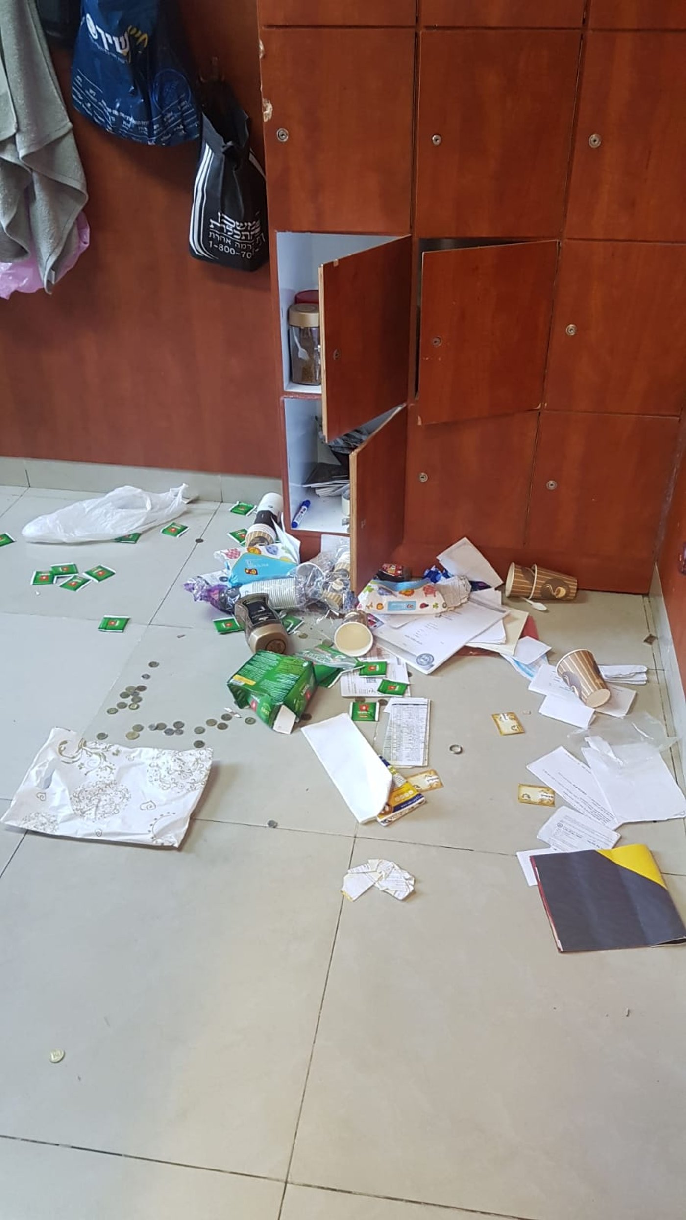 וונדליזם בבית המדרש של "באיאן"; ספרי התורה עלו באש