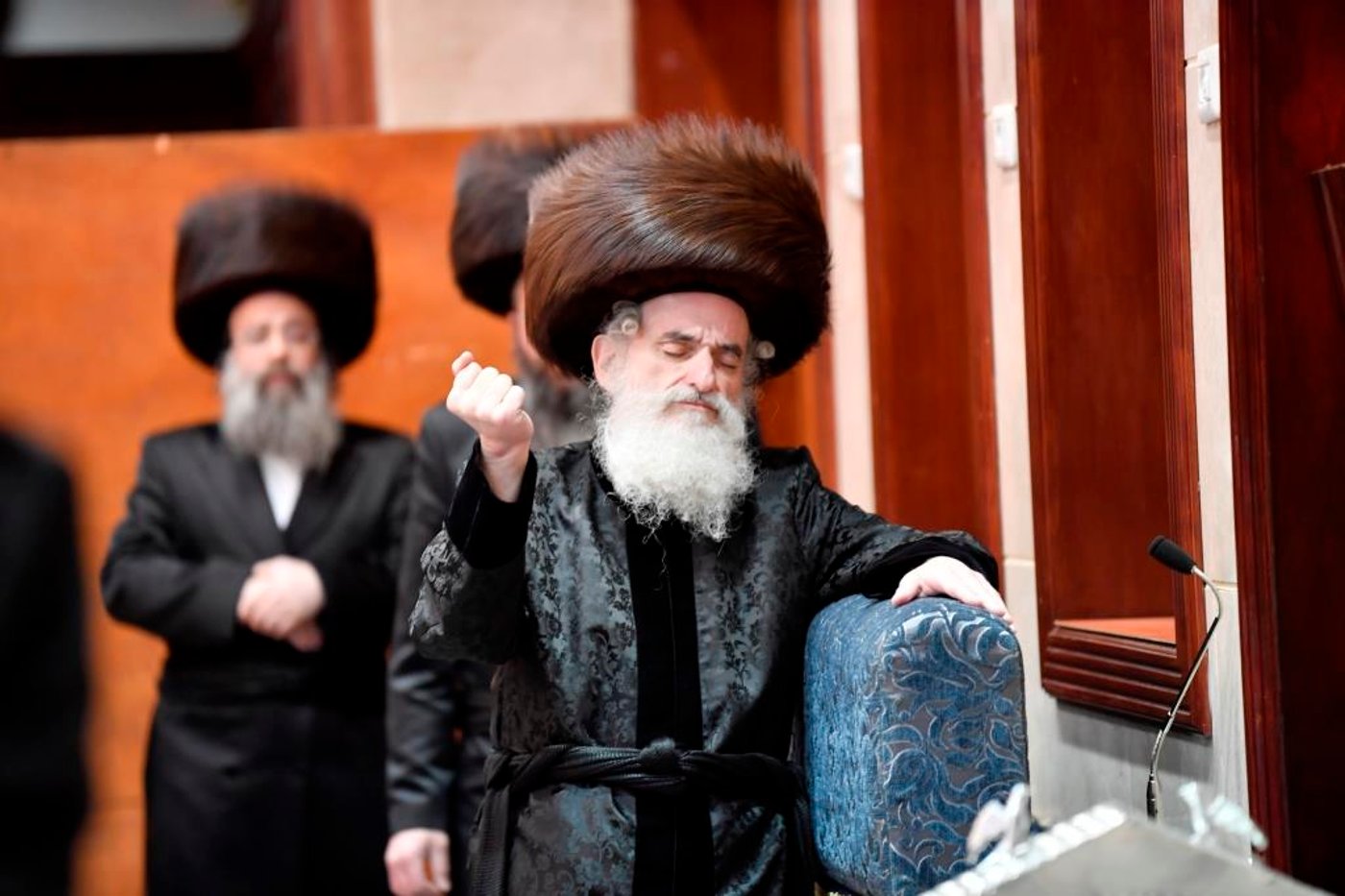 בלי קאלפיק: האדמו"ר מויז'ניץ הדליק נרות