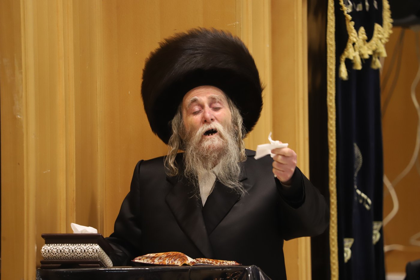 סיום הש"ס והדלקת נר חנוכה בחסידות ערלוי