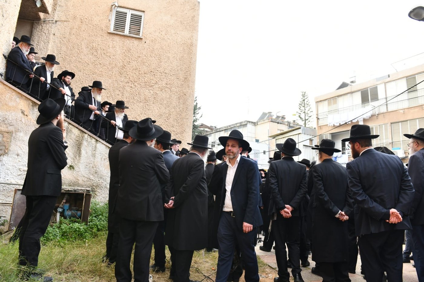 המונים בהלווית 'הצדיק מבני ברק' רבי יצחק גרודז'ינסקי זצ"ל