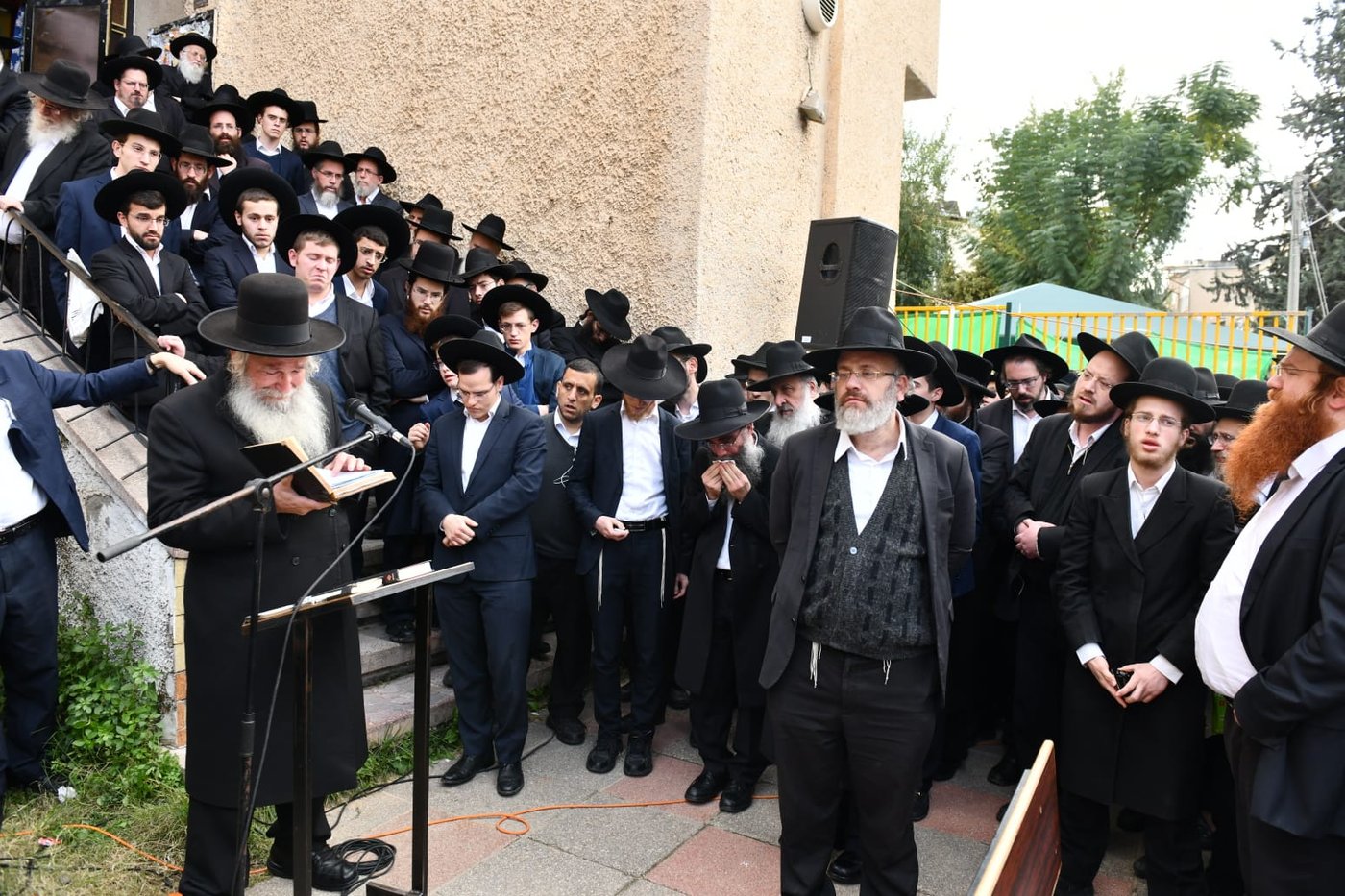 המונים בהלווית 'הצדיק מבני ברק' רבי יצחק גרודז'ינסקי זצ"ל