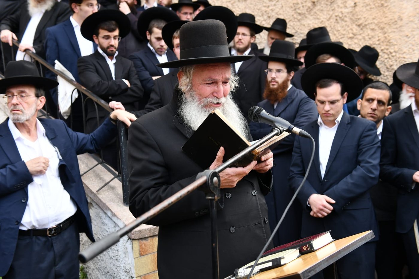 המונים בהלווית 'הצדיק מבני ברק' רבי יצחק גרודז'ינסקי זצ"ל