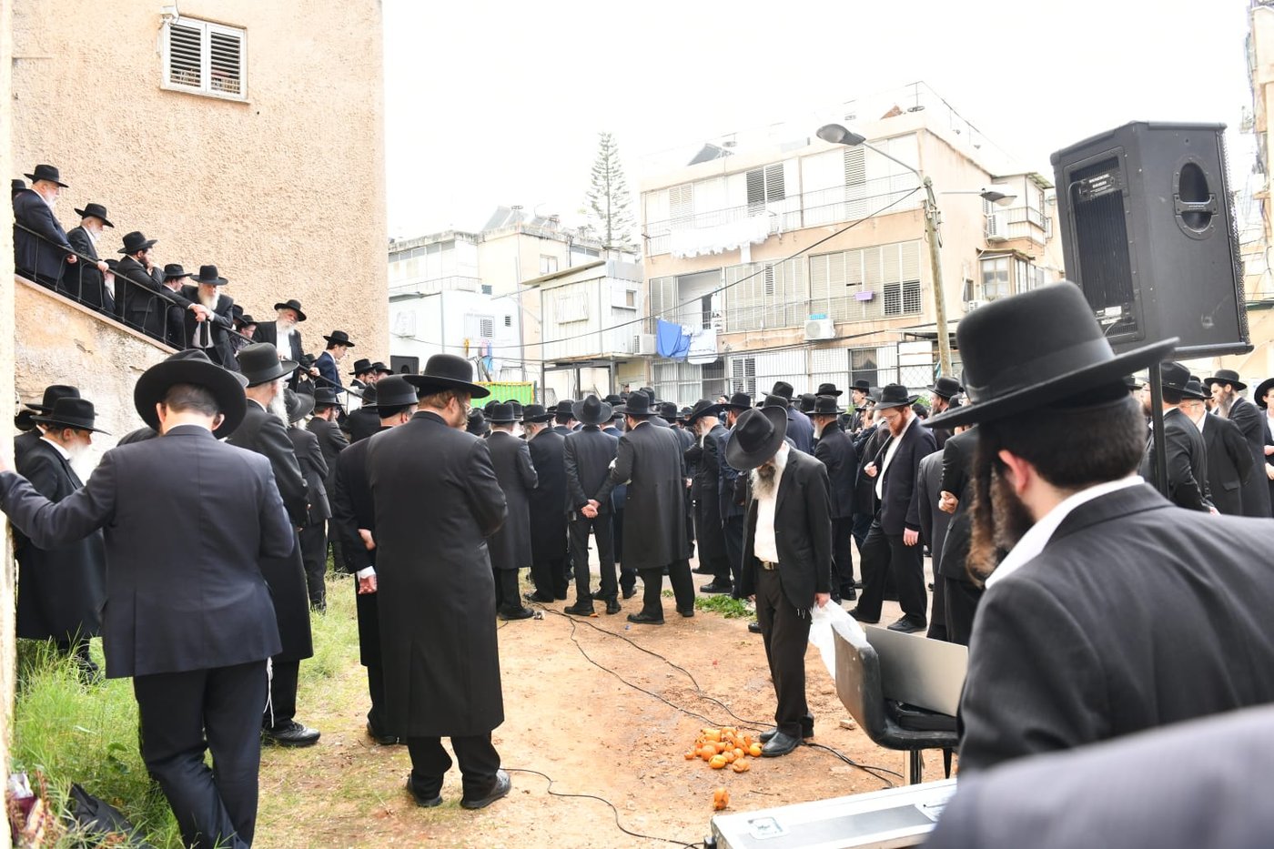 המונים בהלווית 'הצדיק מבני ברק' רבי יצחק גרודז'ינסקי זצ"ל