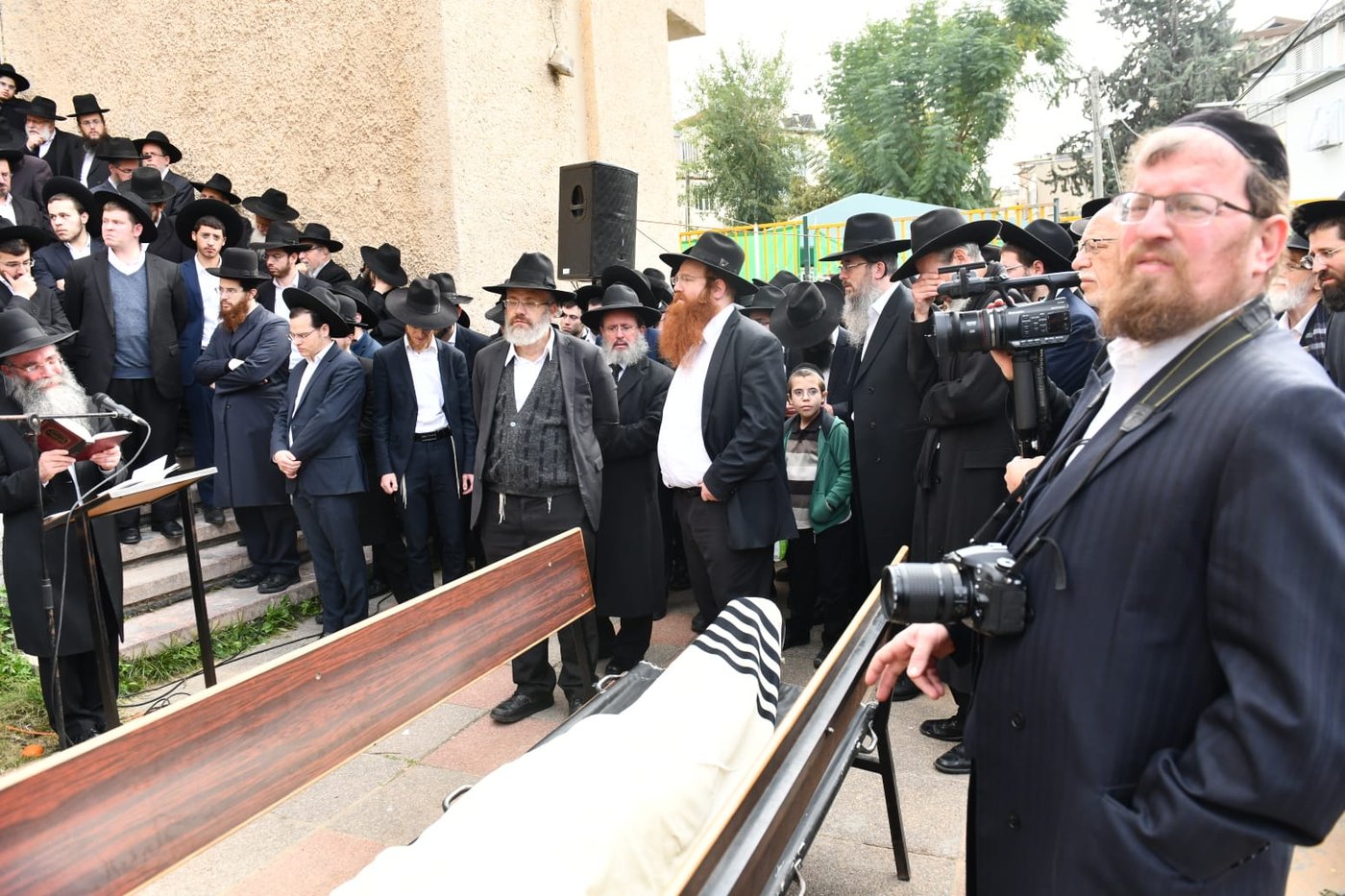 המונים בהלווית 'הצדיק מבני ברק' רבי יצחק גרודז'ינסקי זצ"ל