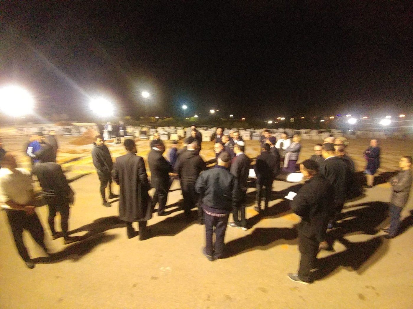 תיעוד מרגש: עשרות בהלוויית אלכסנדר נובודוורצב ז"ל