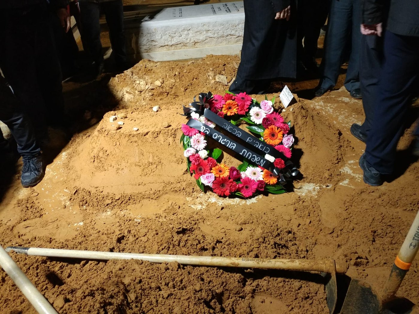 תיעוד מרגש: עשרות בהלוויית אלכסנדר נובודוורצב ז"ל