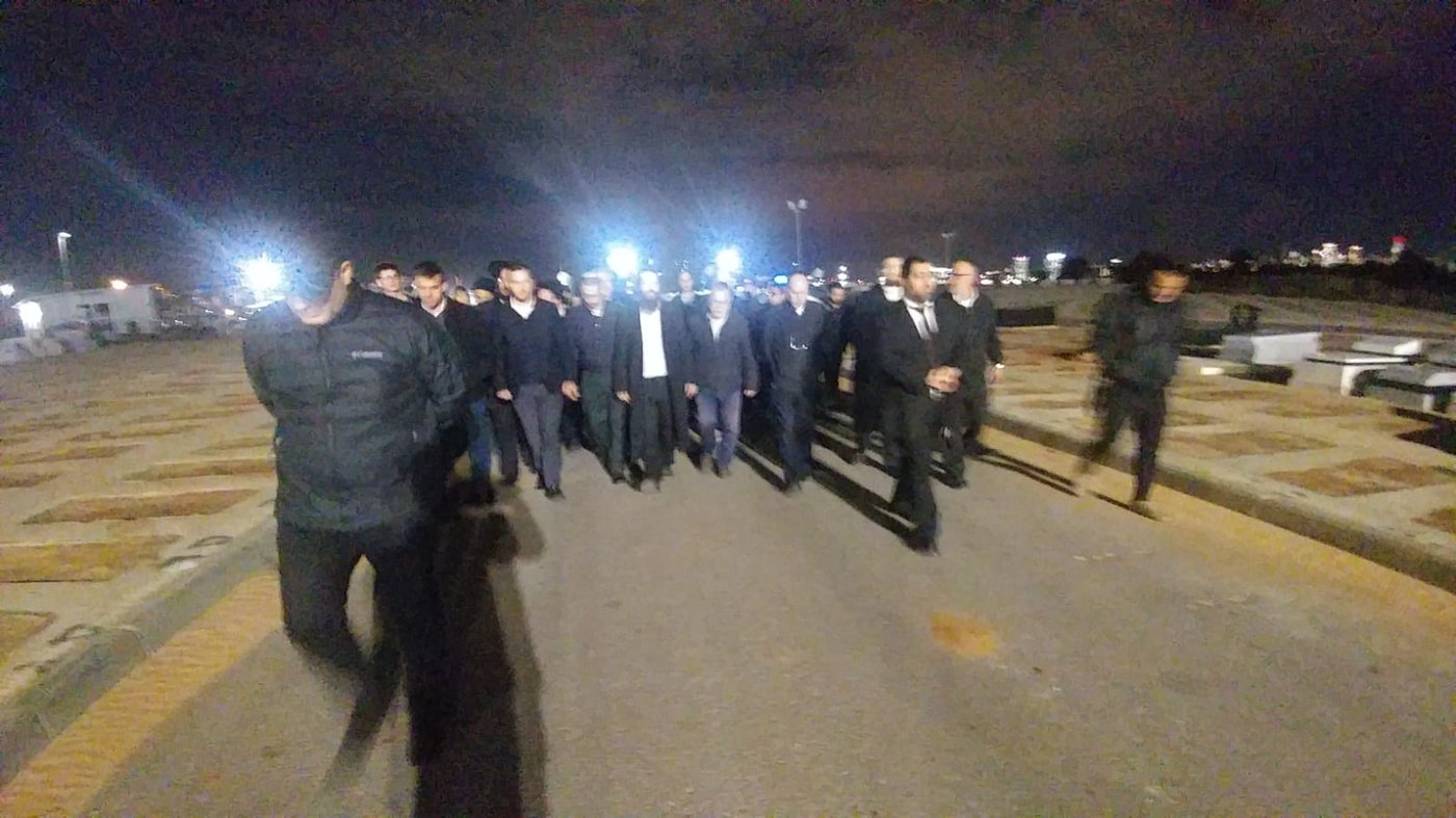תיעוד מרגש: עשרות בהלוויית אלכסנדר נובודוורצב ז"ל