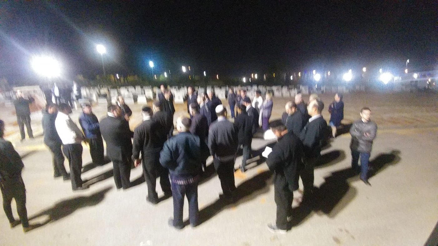 תיעוד מרגש: עשרות בהלוויית אלכסנדר נובודוורצב ז"ל