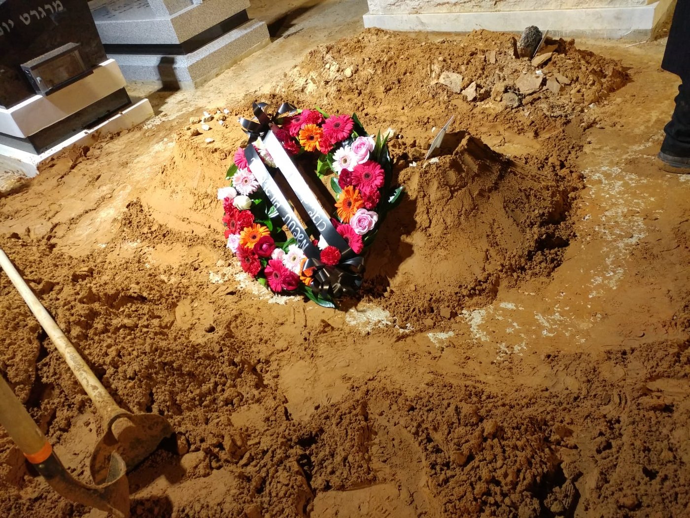 תיעוד מרגש: עשרות בהלוויית אלכסנדר נובודוורצב ז"ל