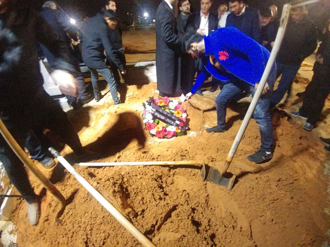 תיעוד מרגש: עשרות בהלוויית אלכסנדר נובודוורצב ז"ל