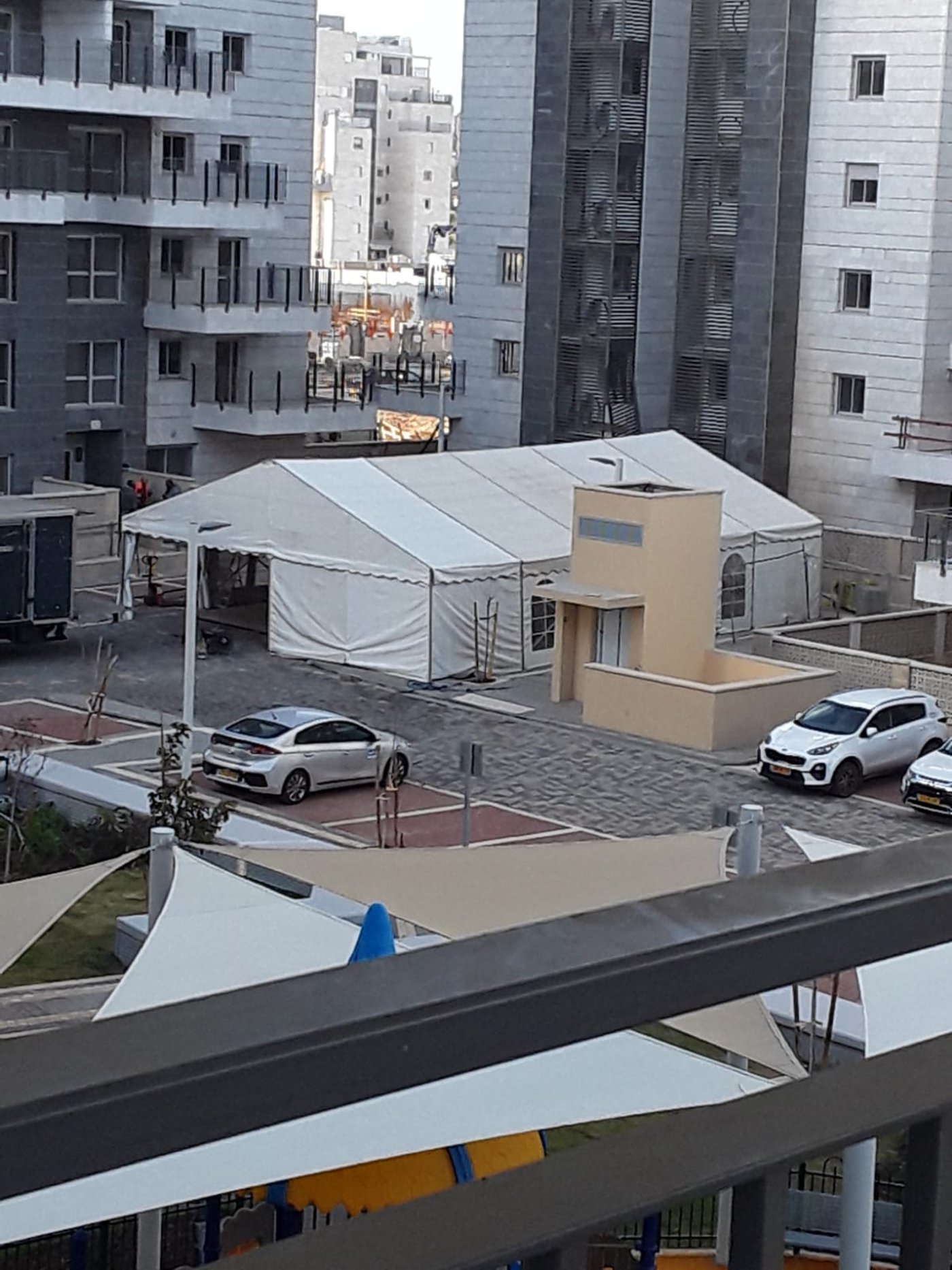 הזוי: תושבי אחיסמך נאלצים להתפלל באוהל