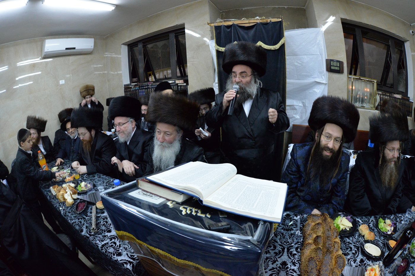 בבית המדרש 'היכל יצחק' - ספינקא סיימו ש"ס