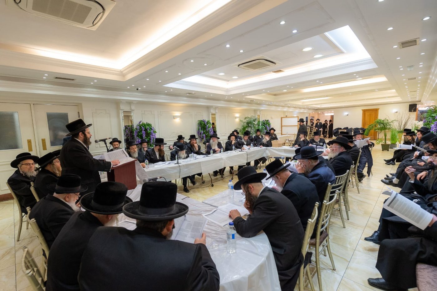 רבנים בלונדון מאיימים: קידום החוקים יוביל להגירת יהודים