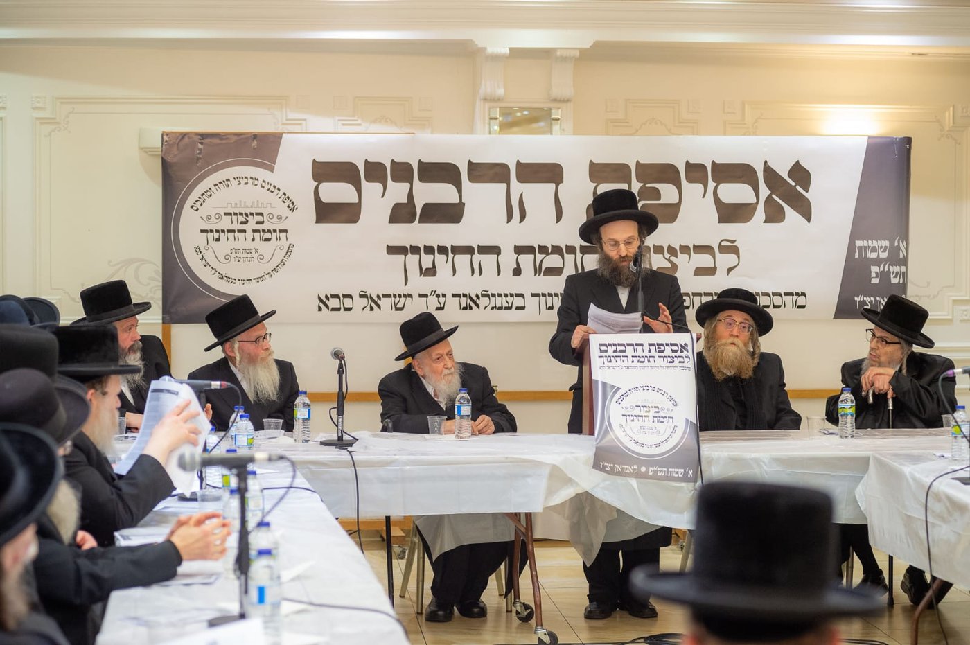 רבנים בלונדון מאיימים: קידום החוקים יוביל להגירת יהודים