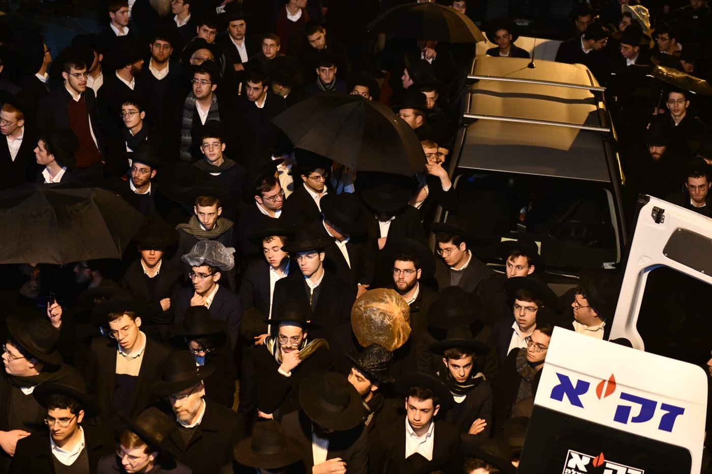 מסע הלווית הרבנית צפורה שפירא ע"ה. צפו