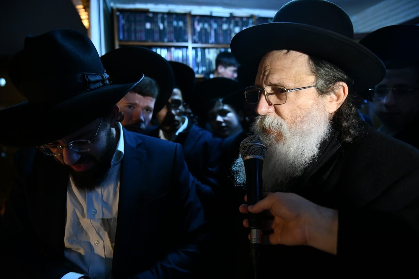 מסע הלווית הרבנית צפורה שפירא ע"ה. צפו