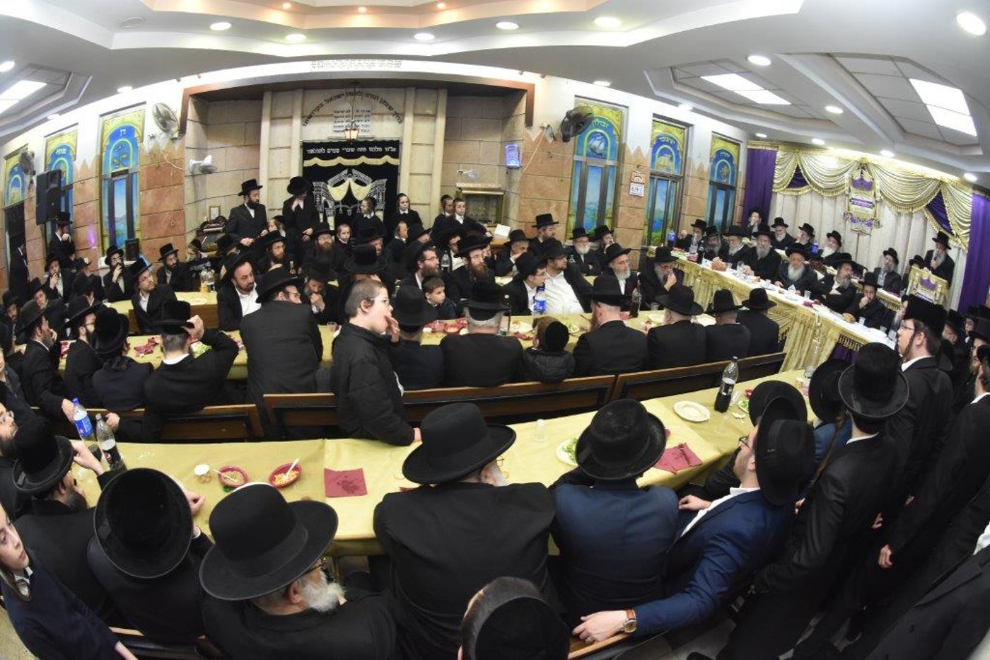 בחצר הקודש 'נאראל' ערכו מעמד סיום הש"ס בראשות הרבי