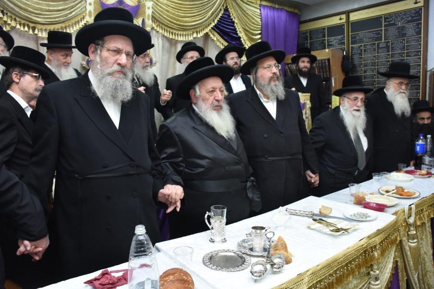 בחצר הקודש 'נאראל' ערכו מעמד סיום הש"ס בראשות הרבי