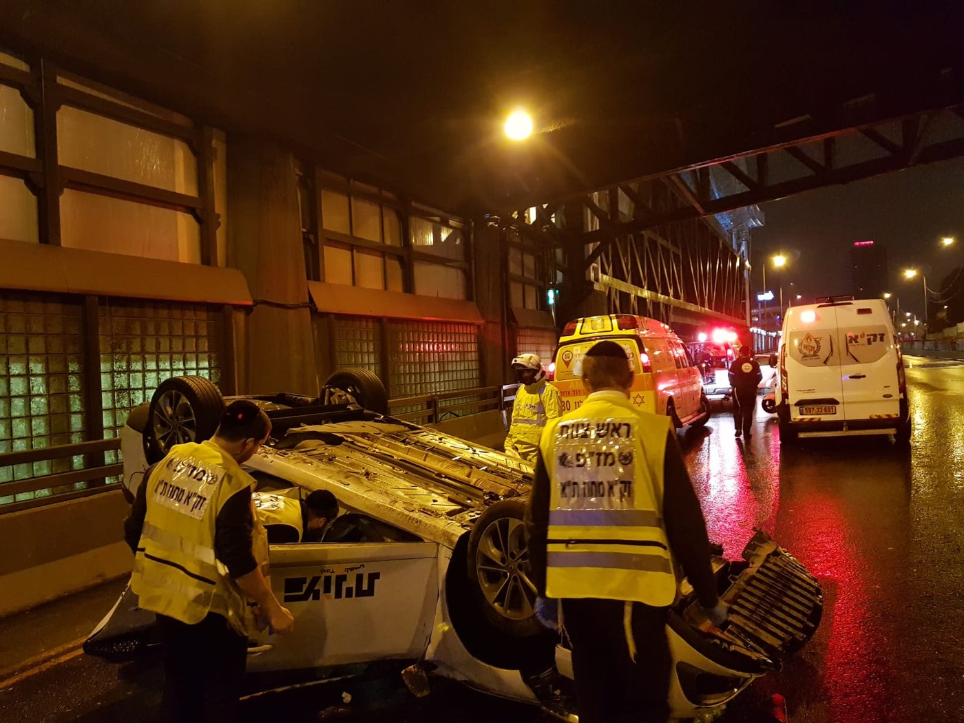 נהג מונית התהפך בנתיבי איילון דרום ונהרג