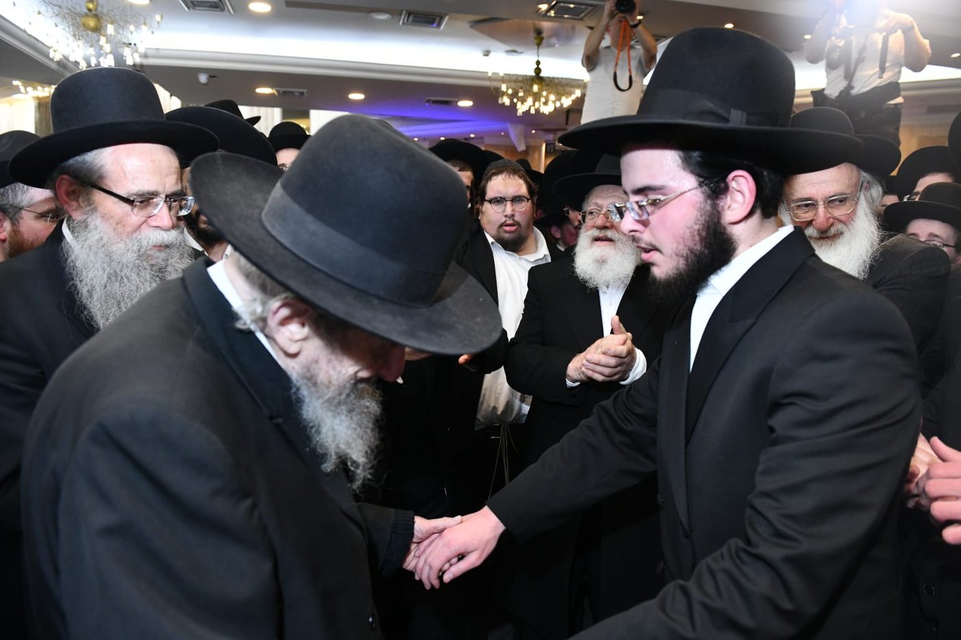 שמחת תלמידי החזון איש: רב הקהילה חיתן