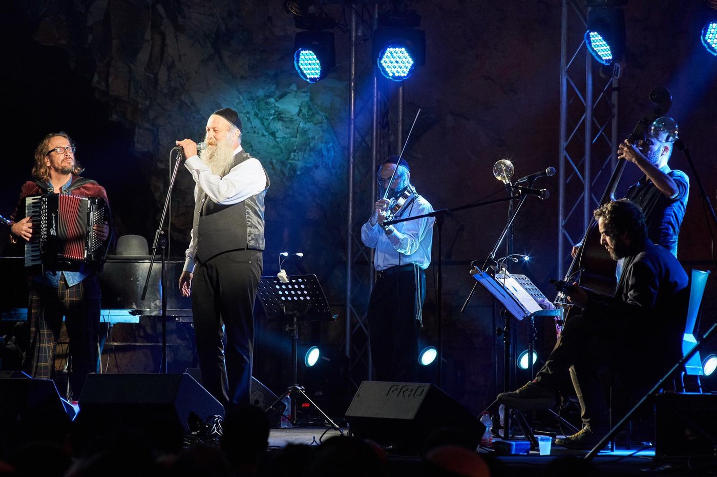 שולי רנד "משליך" את הכל בהצגה חדשה