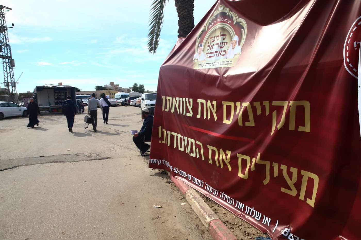 ערב ההילולא: התפילות על ציון הבבא סאלי