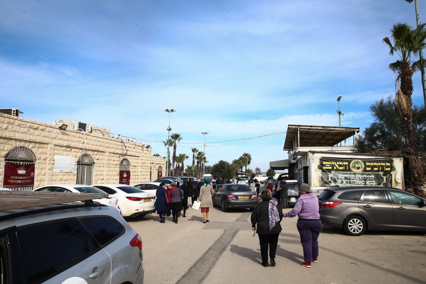 ערב ההילולא: התפילות על ציון הבבא סאלי