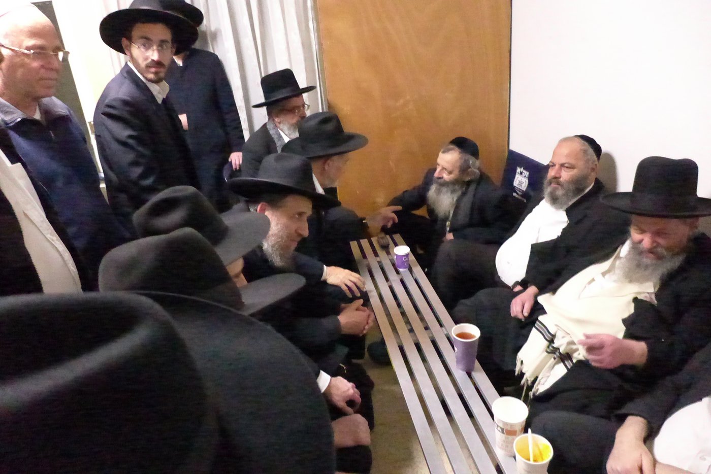 הרבנים הגיעו לנחם את משפחת שפירא • צפו