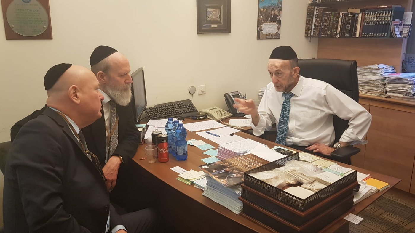 אורי מקלב לועידת הרבנים: ארתם לסייע לקברים באירופה