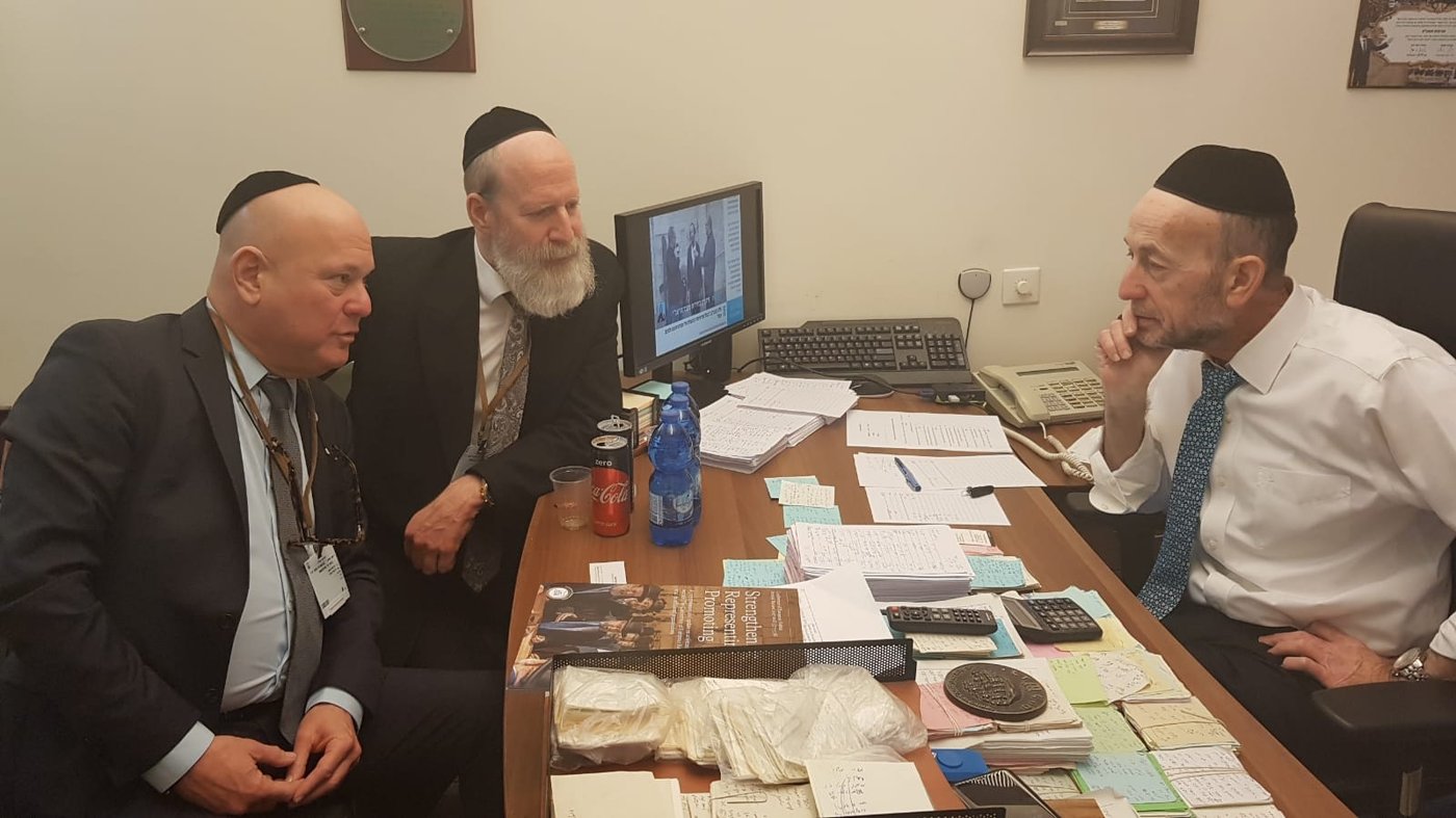 אורי מקלב לועידת הרבנים: ארתם לסייע לקברים באירופה
