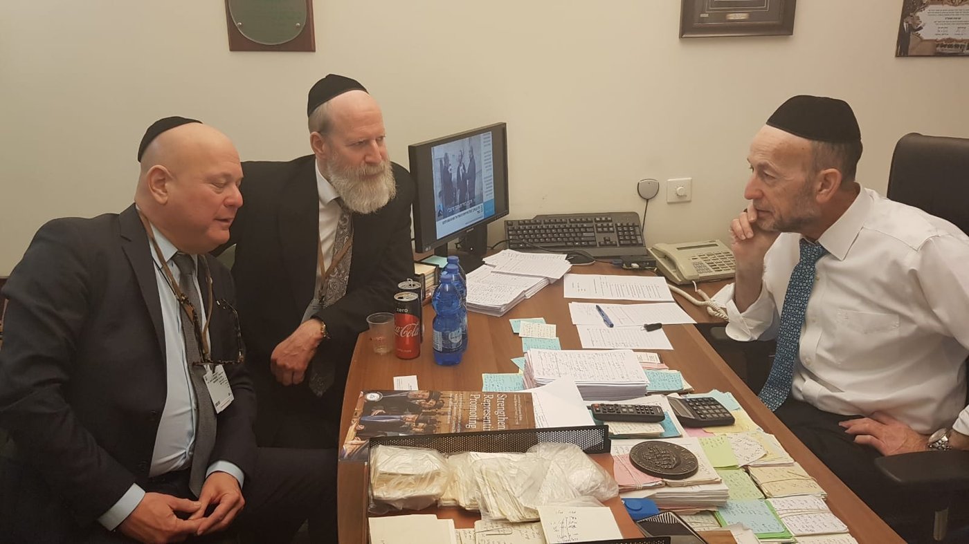 אורי מקלב לועידת הרבנים: ארתם לסייע לקברים באירופה