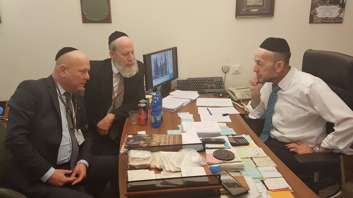 אורי מקלב לועידת הרבנים: ארתם לסייע לקברים באירופה